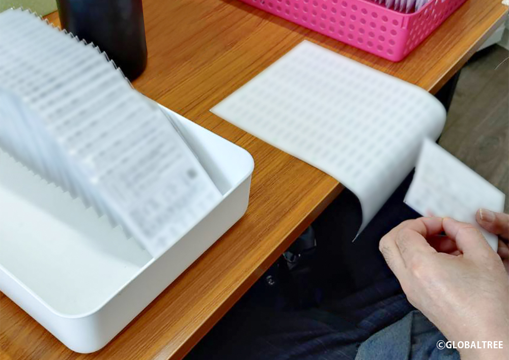 《日々の取り組みご紹介》ポスティング、商品の袋詰め作業など、ご利用者さまの得意分野を活かして作業に取り組めます＠宿郷店・画像